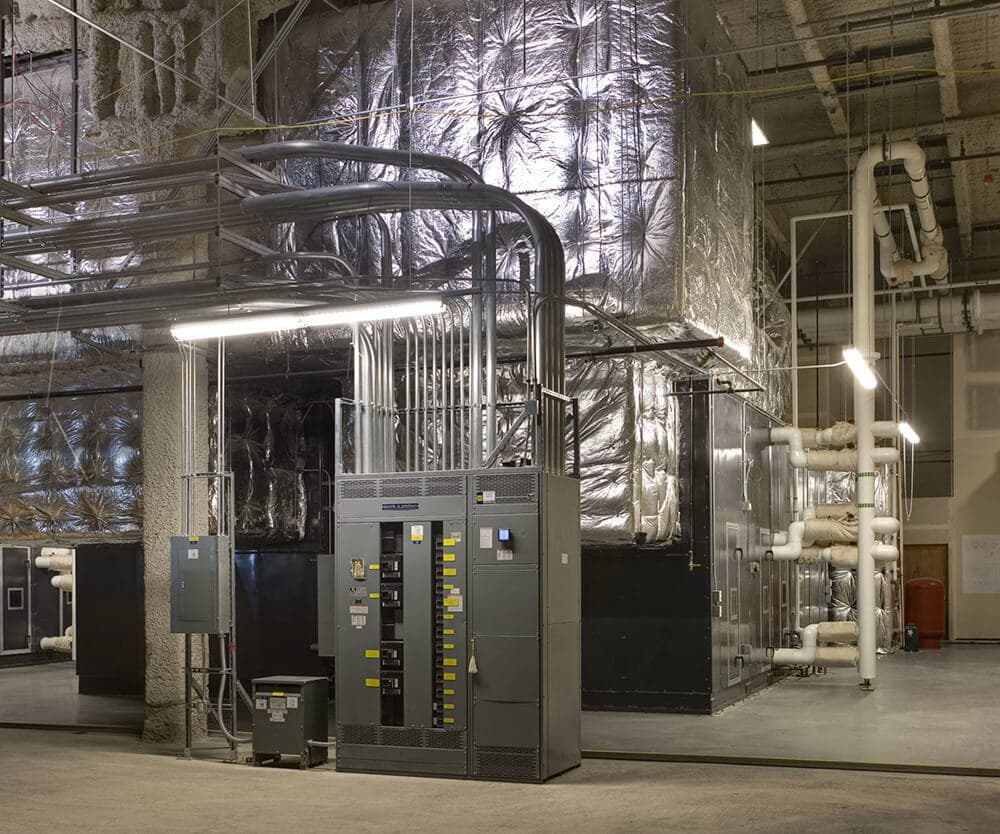 Electrical power connection within a data center facility