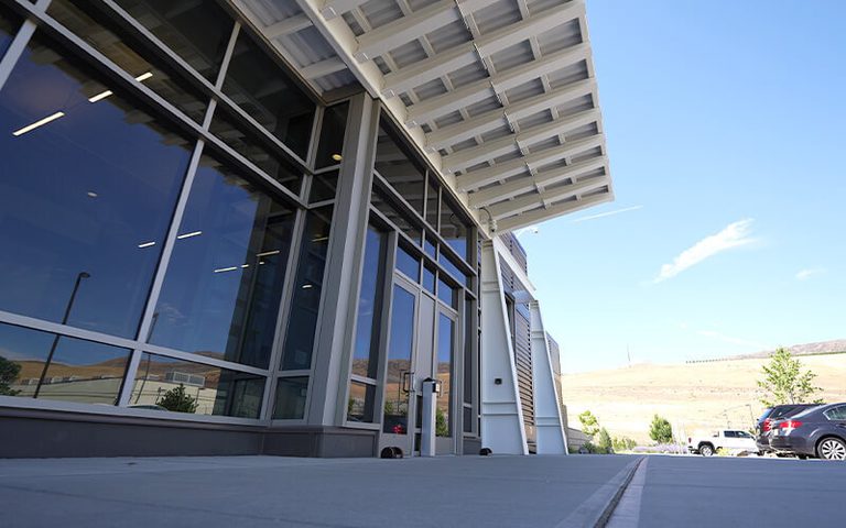 Exterior entrance to Sabey's Columbia Data Center building